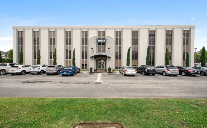 Pictures of Office property located at 1602 W Pinhook Rd, Lafayette, LA 70508 for lease - image #1