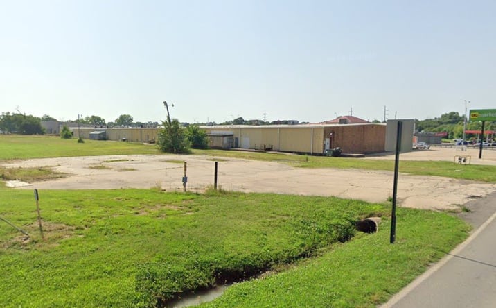 Pictures of Retail property located at 1360 S Roland Rd, Roland, OK 74954 for lease - image #1