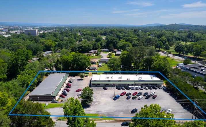 Pictures of Retail, Restaurant property located at 2501 NW Oakwood Ave, Huntsville, AL 35810 for lease - image #1