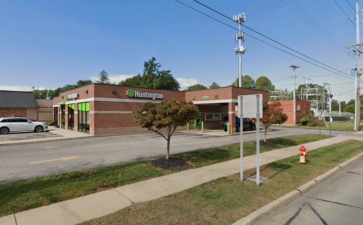 Pictures of Retail property located at 7339 Lakeshore Blvd, Mentor, OH 44060 for lease - image #1