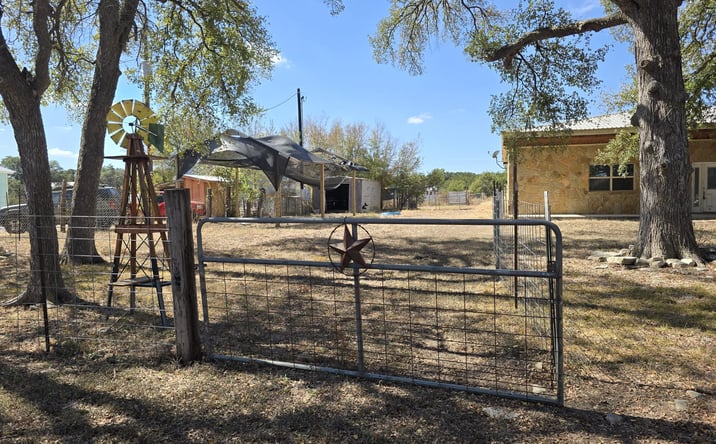 Pictures of Land property located at 305 Remuda Dr, Liberty Hill, TX 78642 for lease - image #1