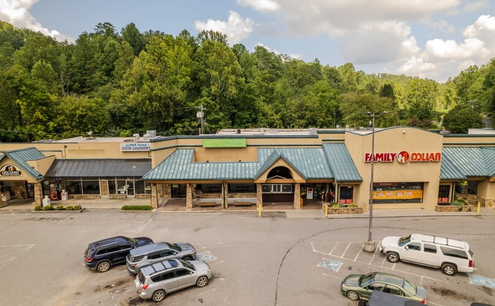 Pictures of Retail property located at 1359 East Pkwy, Gatlinburg, TN 37738 for lease - image #1