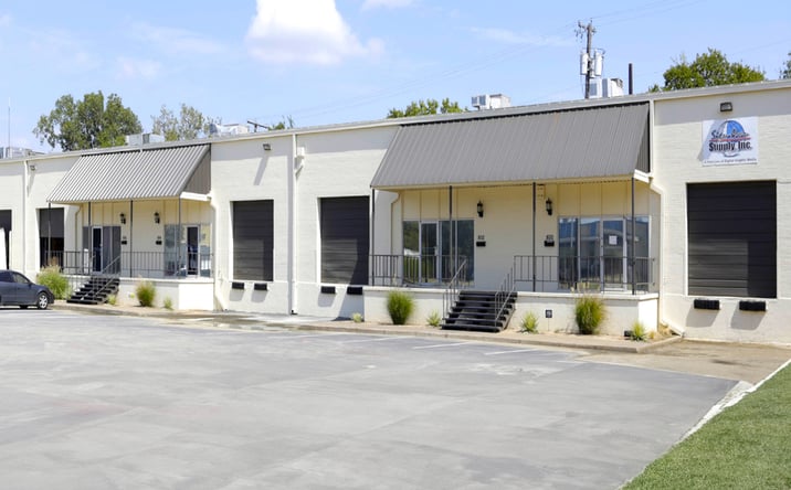 Pictures of Industrial property located at 802 - 806 N Great Southwest Parkway, Arlington, TX 76011 for lease - image #1