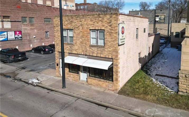 Pictures of Retail, Office, Special Purpose property located at 415 S Farwell St, Eau Claire, WI 54701 for lease - image #1