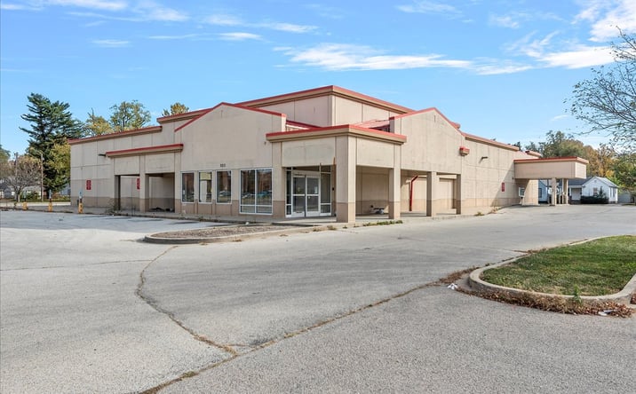 Pictures of Retail property located at 920 N Grand Ave E, Springfield, IL 62702 for lease - image #1