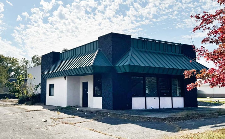 Pictures of Retail property located at 401 E Walnut St, Carbondale, IL 62901 for lease - image #1