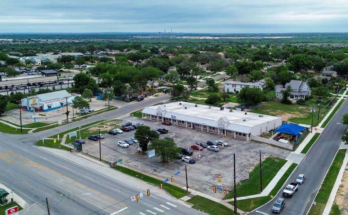 Pictures of Office, Restaurant property located at 3630 SE Military Dr, San Antonio, TX 78223 for lease - image #1