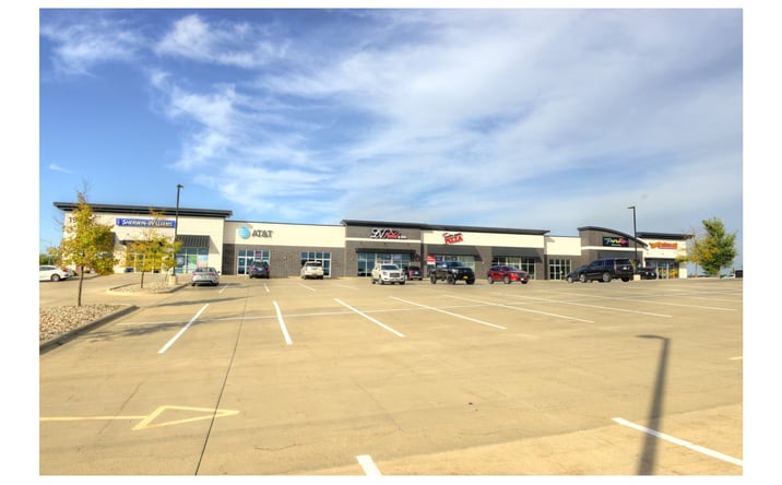 Pictures of Retail, Office property located at 1940 & 1950 Blairs Ferry Road, Hiawatha, IA 52233 for lease - image #1