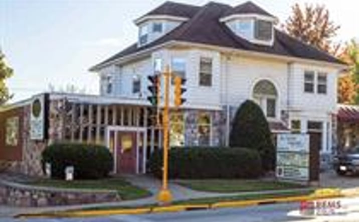 Pictures of Office property located at 201 8th Ave, Baraboo, WI 53913 for lease - image #1