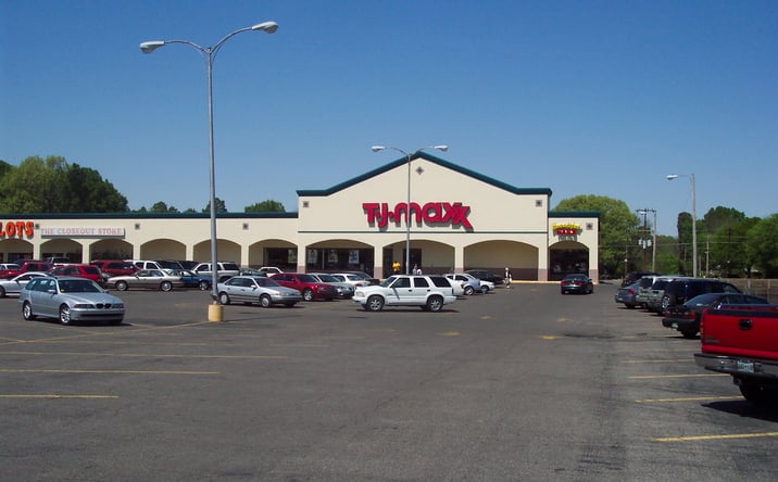 Pictures of Retail property located at 4220 Summer Ave, Memphis, TN 38122 for lease - image #1