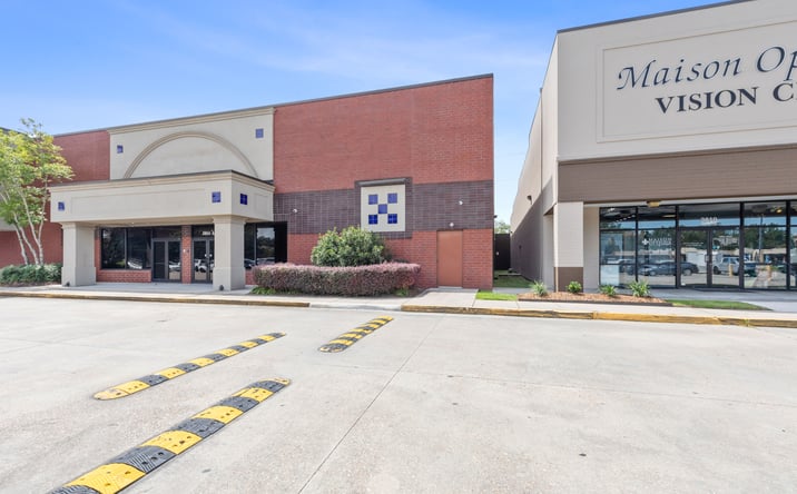 Pictures of Retail property located at 3814 Ambassador Caffery Pkwy, Lafayette, LA 70503 for lease - image #1
