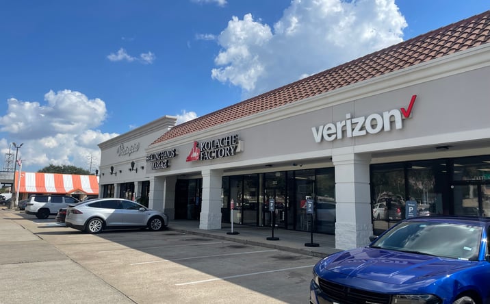 Pictures of Retail property located at 3899 Southwest Fwy, Houston, TX 77027 for lease - image #1
