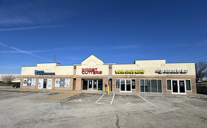Pictures of Retail property located at 3876 Elmore Avenue, Davenport, IA 52807 for lease - image #1
