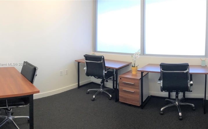Pictures of Office property located at 150 SE 2nd AVE # 332, Miami, FL 33131 for lease - image #1