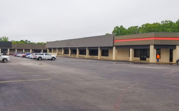 Pictures of Retail property located at 3064 Clarksville St, Paris, TX 75460 for lease - image #1