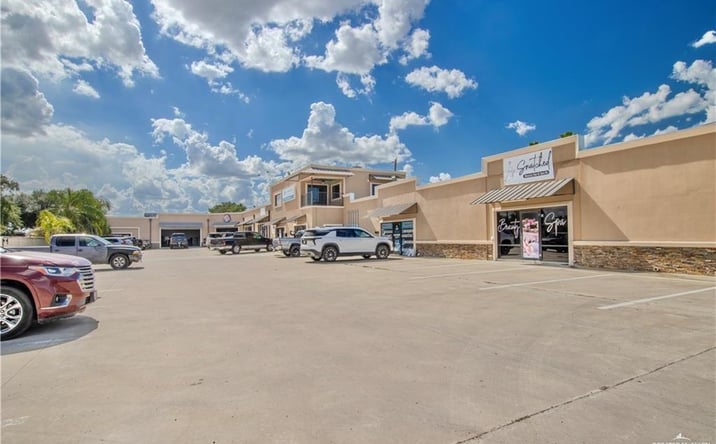 Pictures of Office, Retail property located at 825 S Alton Boulevard # F, Alton, TX 78573 for lease - image #1