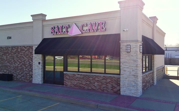 Pictures of Retail, Office, Restaurant property located at 1314 W Pioneer Pkwy, Peoria, IL 61615 for lease - image #1