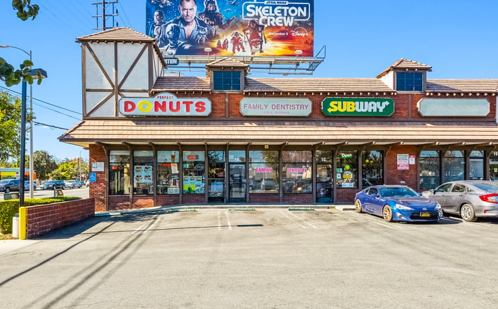 Pictures of Retail property located at 6411 Sepulveda Blvd, Los Angeles, CA 91411 for lease - image #1