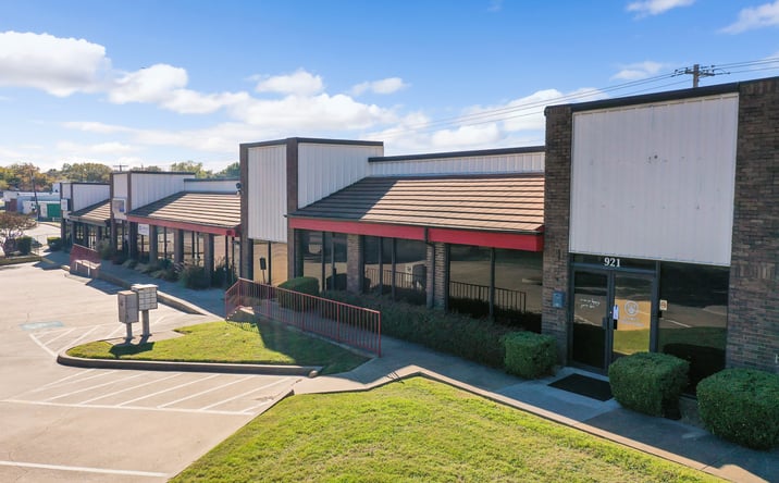 Pictures of Office property located at 915 N Mill St, Lewisville, TX 75057 for lease - image #1