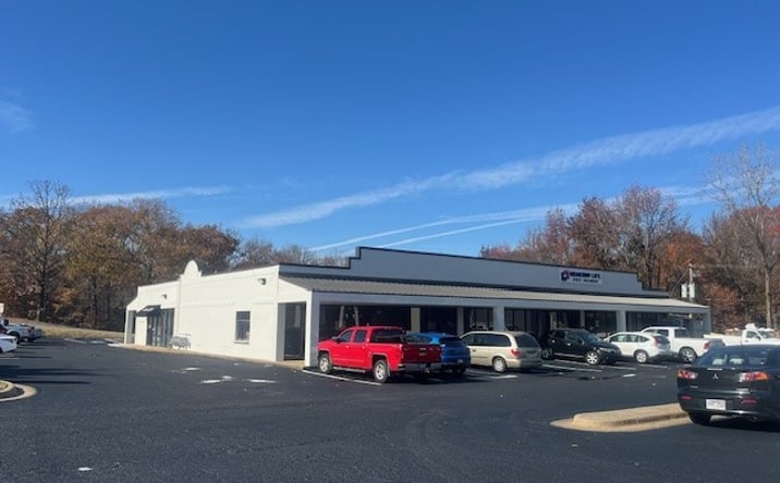 Pictures of Retail property located at 7424 N Hills Blvd, North Little Rock, AR 72116 for lease - image #1