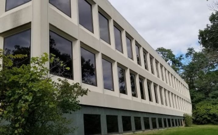 Pictures of Office property located at 3561 60th St, Moline, IL 61265 for lease - image #1