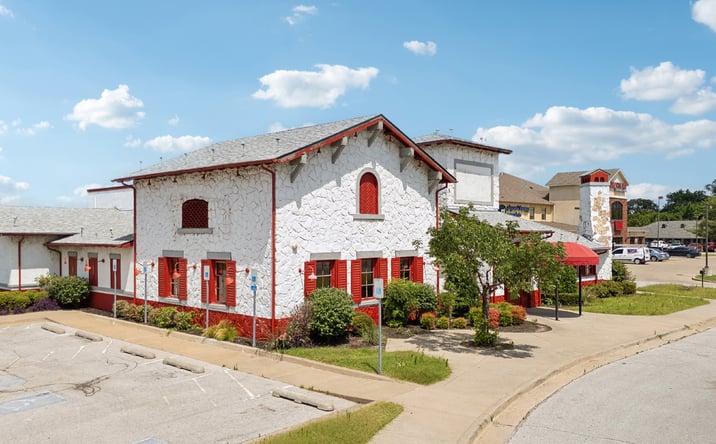Pictures of Retail, Restaurant property located at 9718 S Riverside Pkwy, Tulsa, OK 74137 for lease - image #1