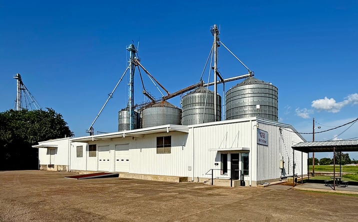Pictures of Industrial property located at 1760 7th St NW, Paris, TX 75460 for lease - image #1