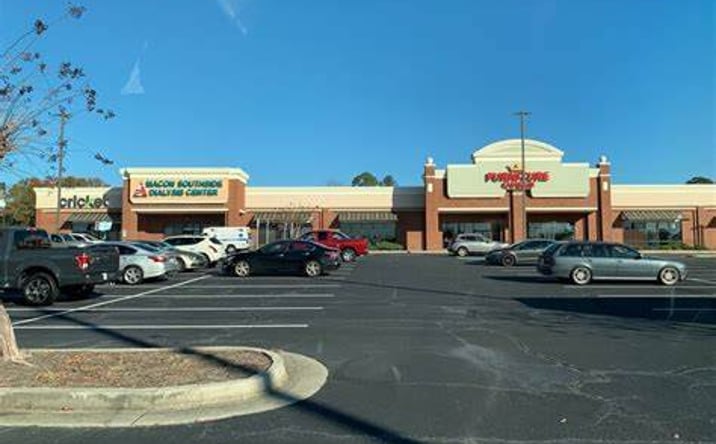 Pictures of Retail, Office property located at 2121 Eisenhower Pkwy, Macon, GA 31206 for lease - image #1