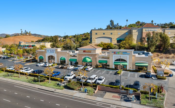 Pictures of Retail property located at 320 Sycamore Ave, Vista, CA 92083 for lease - image #1