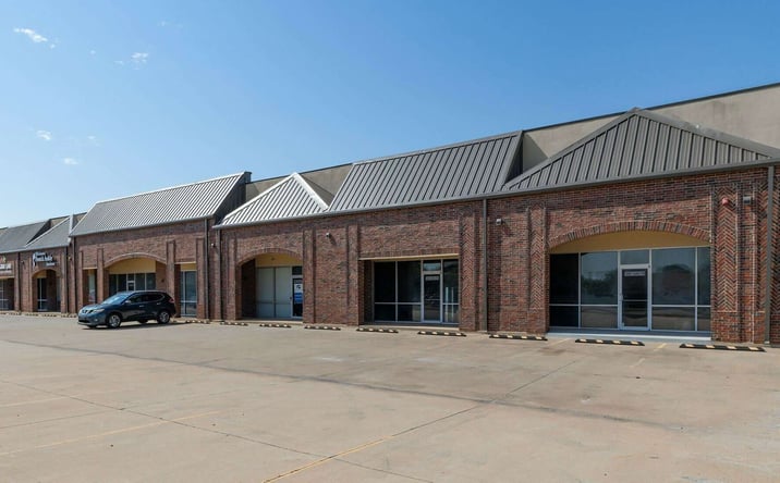 Pictures of Office property located at 5460 Main St, Del City, OK 73115 for lease - image #1