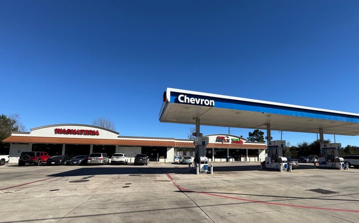 Pictures of Retail, Restaurant property located at 1525 S Cherry St, Tomball, TX 77375 for lease - image #1