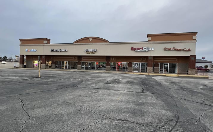 Pictures of Retail, Restaurant property located at 3564 Court St, Pekin, IL 61554 for lease - image #1