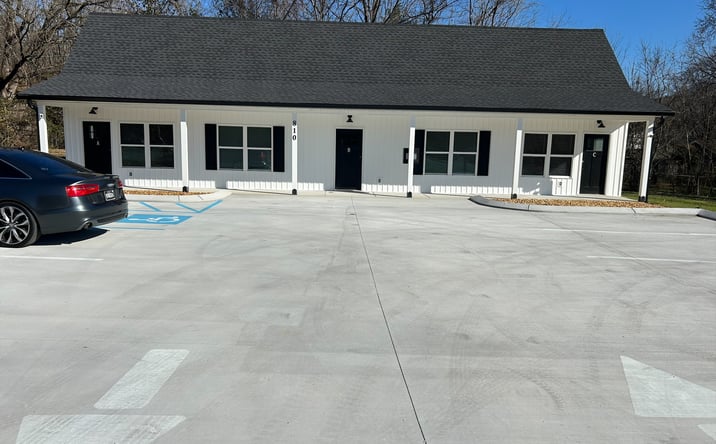 Pictures of Office property located at 810 Signal Mountain Rd, Chattanooga, TN 37405 for lease - image #1