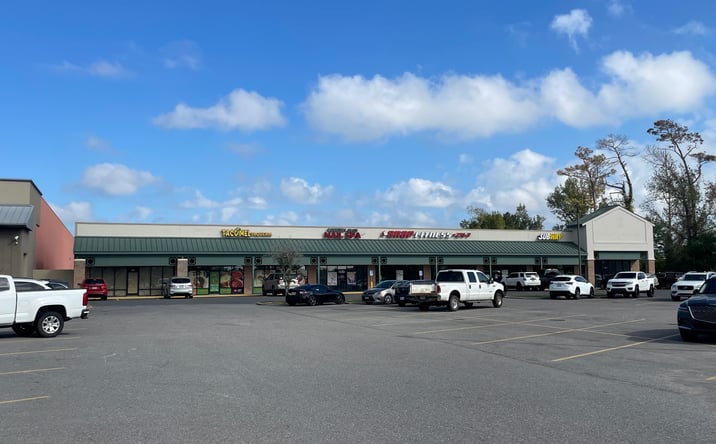 Pictures of Retail property located at 2748 Country Club Rd, Lake Charles, LA 70605 for lease - image #1