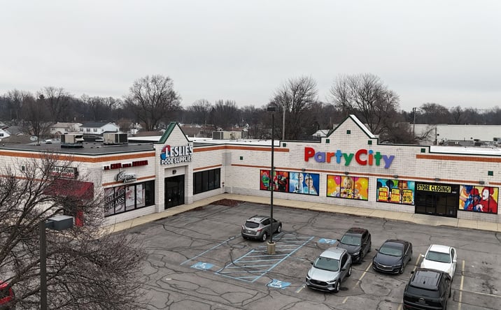 Pictures of Retail property located at 4962 Monroe St, Toledo, OH 43623 for lease - image #1