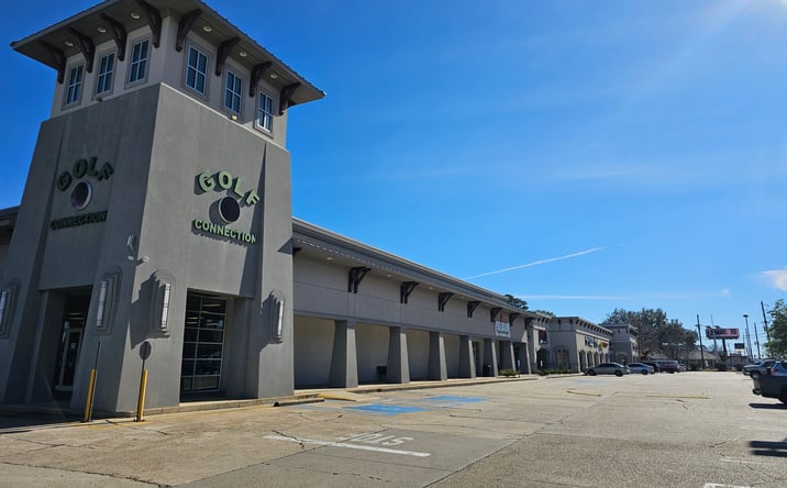 Pictures of Retail property located at 2009 W Pinhook Rd, Lafayette, LA 70508 for lease - image #1