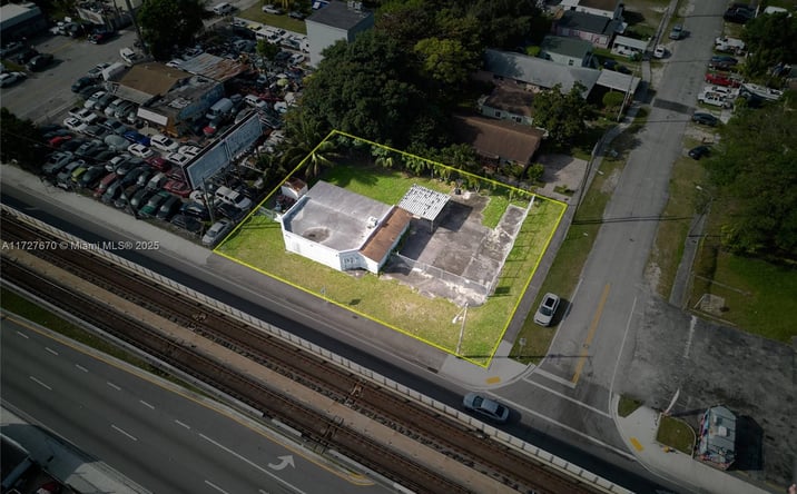 Pictures of Restaurant property located at 5832 NW 27th Ave, Miami, FL 33142 for lease - image #1