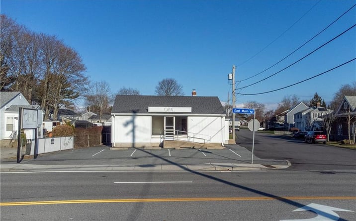 Pictures of Retail, Office, Industrial property located at 124 East Main Road, Middletown, RI 02842 for lease - image #1