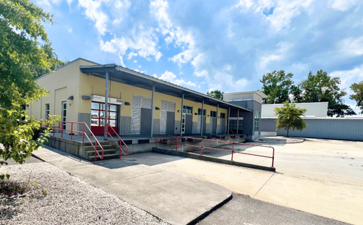 Pictures of Retail, Restaurant, Special Purpose property located at 2501 E President St, Savannah, GA 31404 for lease - image #1