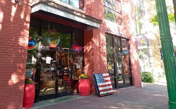 Pictures of Retail, Office, Restaurant property located at 429 Broad St, Chattanooga, TN 37402 for lease - image #1