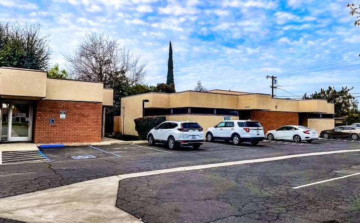 Pictures of Office property located at 1433 E El Monte Way, Dinuba, CA 93618 for lease - image #1