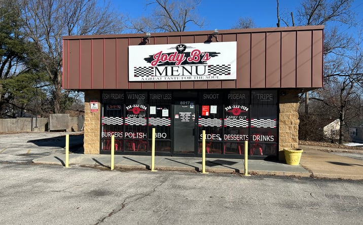 Pictures of Restaurant property located at 8017 Airport Rd, Berkeley, MO 63134 for lease - image #1
