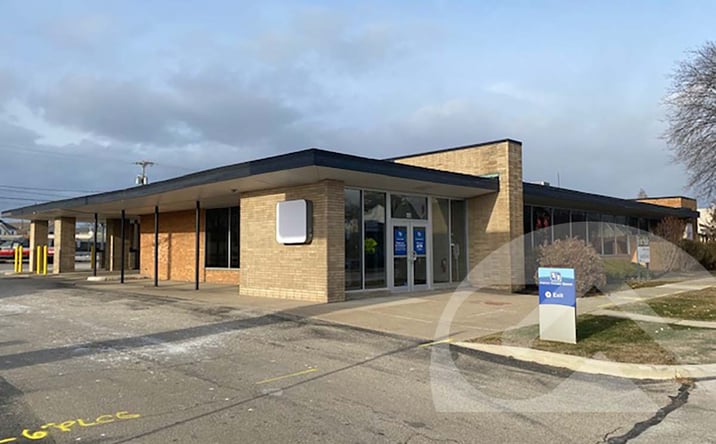Pictures of Retail property located at 440 Dixie Hwy, Rossford, OH 43460 for lease - image #1