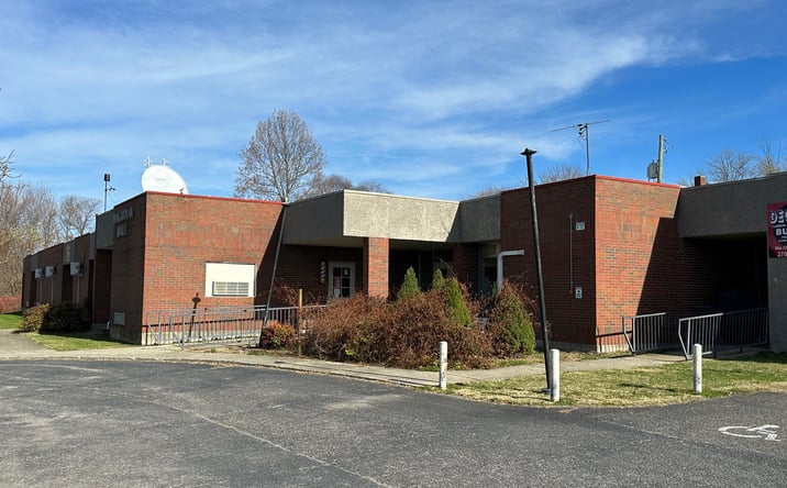 Pictures of Restaurant, Office, Special Purpose property located at 9050 New Jackson Hwy, Magnolia, KY 42757 for lease - image #1