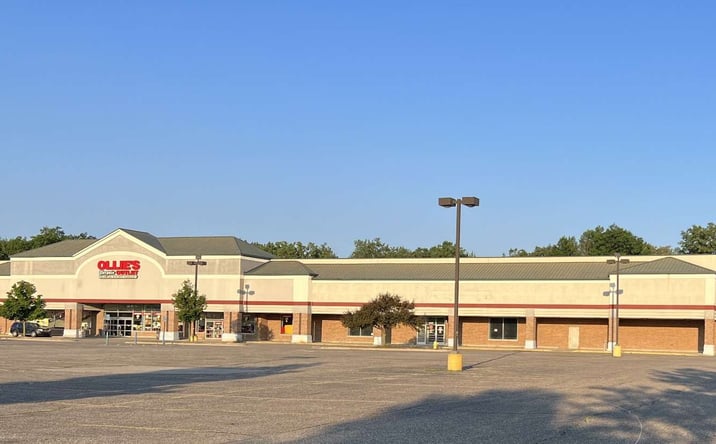 Pictures of Retail property located at 9830 Telegraph Rd, Taylor, MI 48180 for lease - image #1
