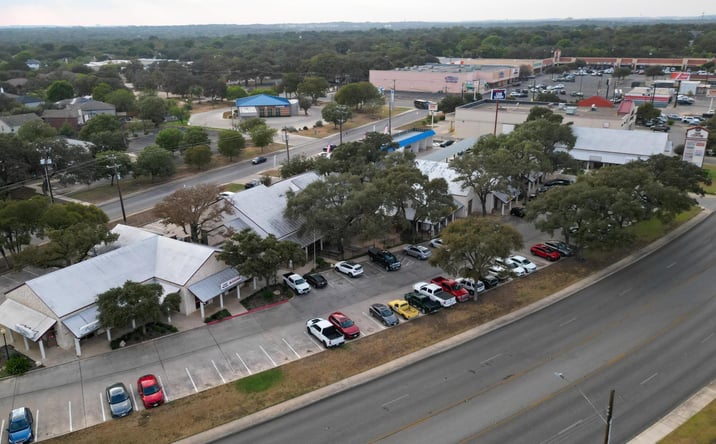 Pictures of Retail property located at 2950 Thousand Oaks Dr, San Antonio, TX 78247 for lease - image #1
