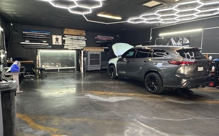 Pictures of Industrial property located at 3650 N 40th Ave, Phoenix, AZ 85019 for lease - image #1