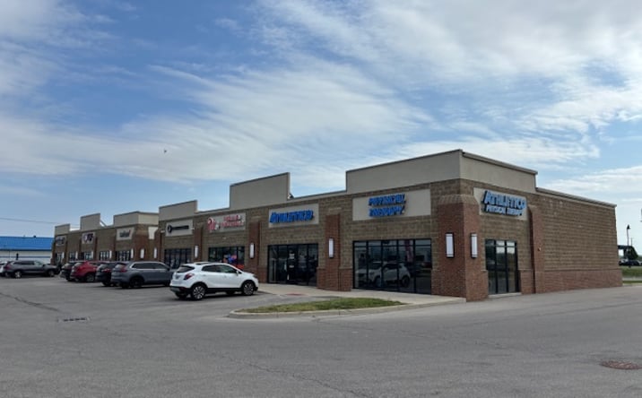 Pictures of Retail property located at 1537 S Court St, Circleville, OH 43113 for lease - image #1