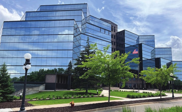 Pictures of Restaurant property located at 10 River Park Plaza, Saint Paul, MN 55107 for lease - image #1