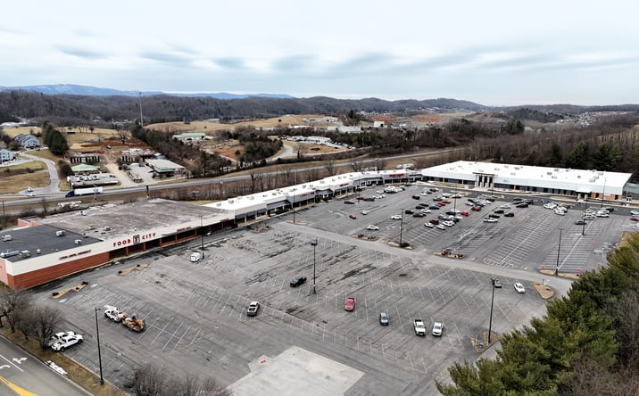 Pictures of Retail, Office, Restaurant property located at 396 Towne Centre Dr, Abingdon, VA 24210 for lease - image #1